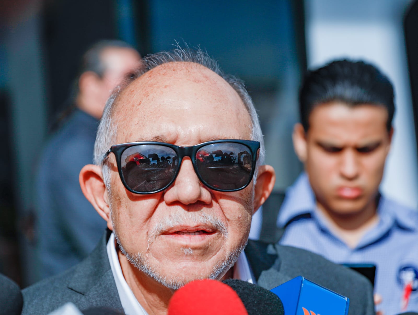 Por colaborar y declarar contra “El Químico” Benítez, libran la cárcel dos exfuncionarios de Mazatlán por caso luminarias