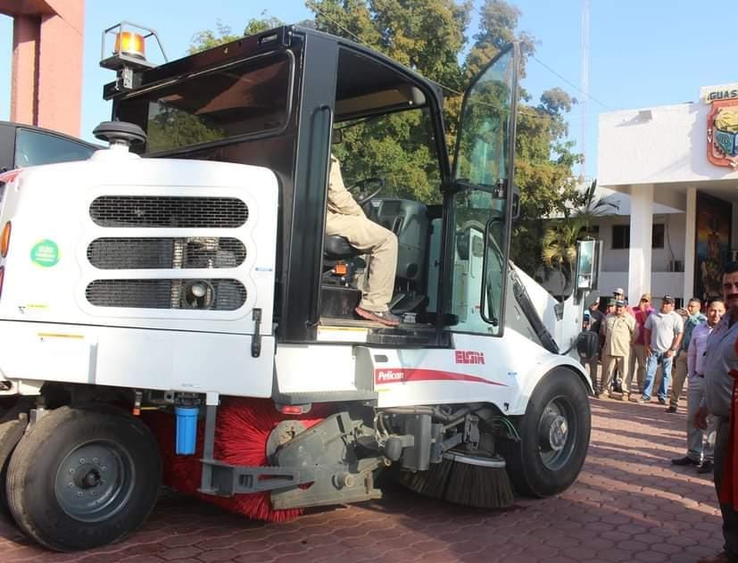 Ya se están arreglando las dos barredoras del municipio; alcalde asegura que este mes quedará lista una 