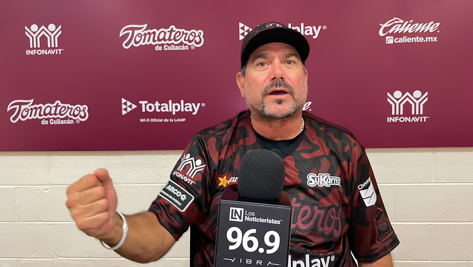 Benjamín Gil habría sido notificado que no sigue en Tomateros