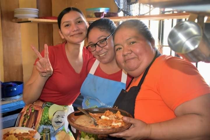 Celebran habitantes de El Quelite apertura del puente, pero piden vibradores y le hacen una invitación a AMLO