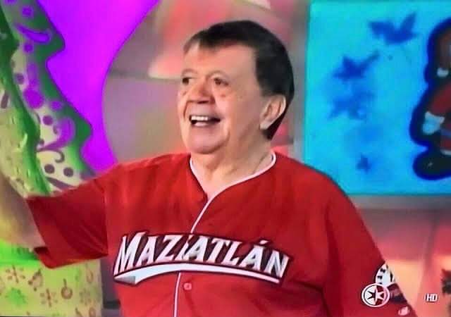 Chabelo despidió su programa con casaca de Venados de Mazatlán
