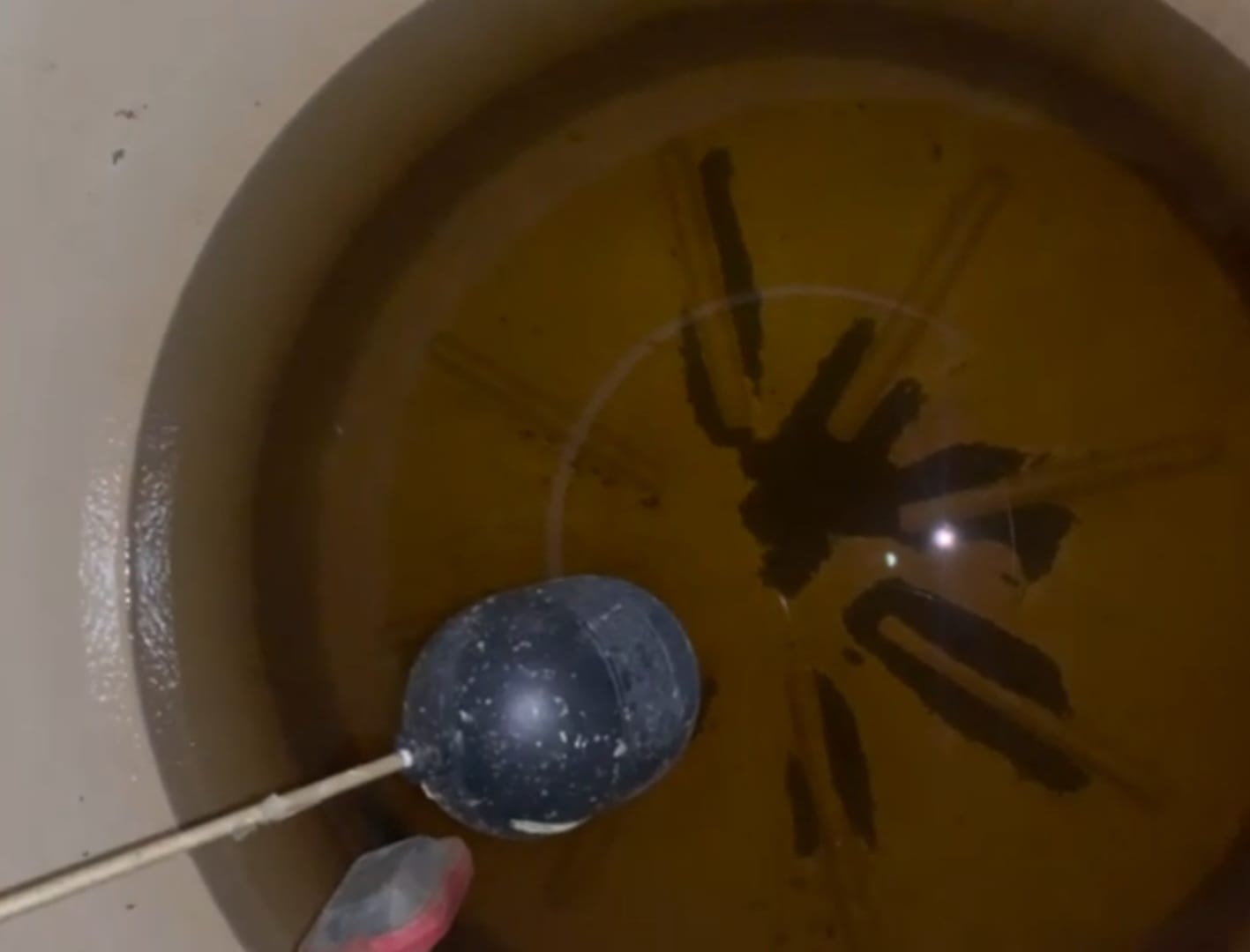 Huele raro, pero no hace daño a la gente bañarse con ella, dice Coepriss sobre calidad del agua en Choix