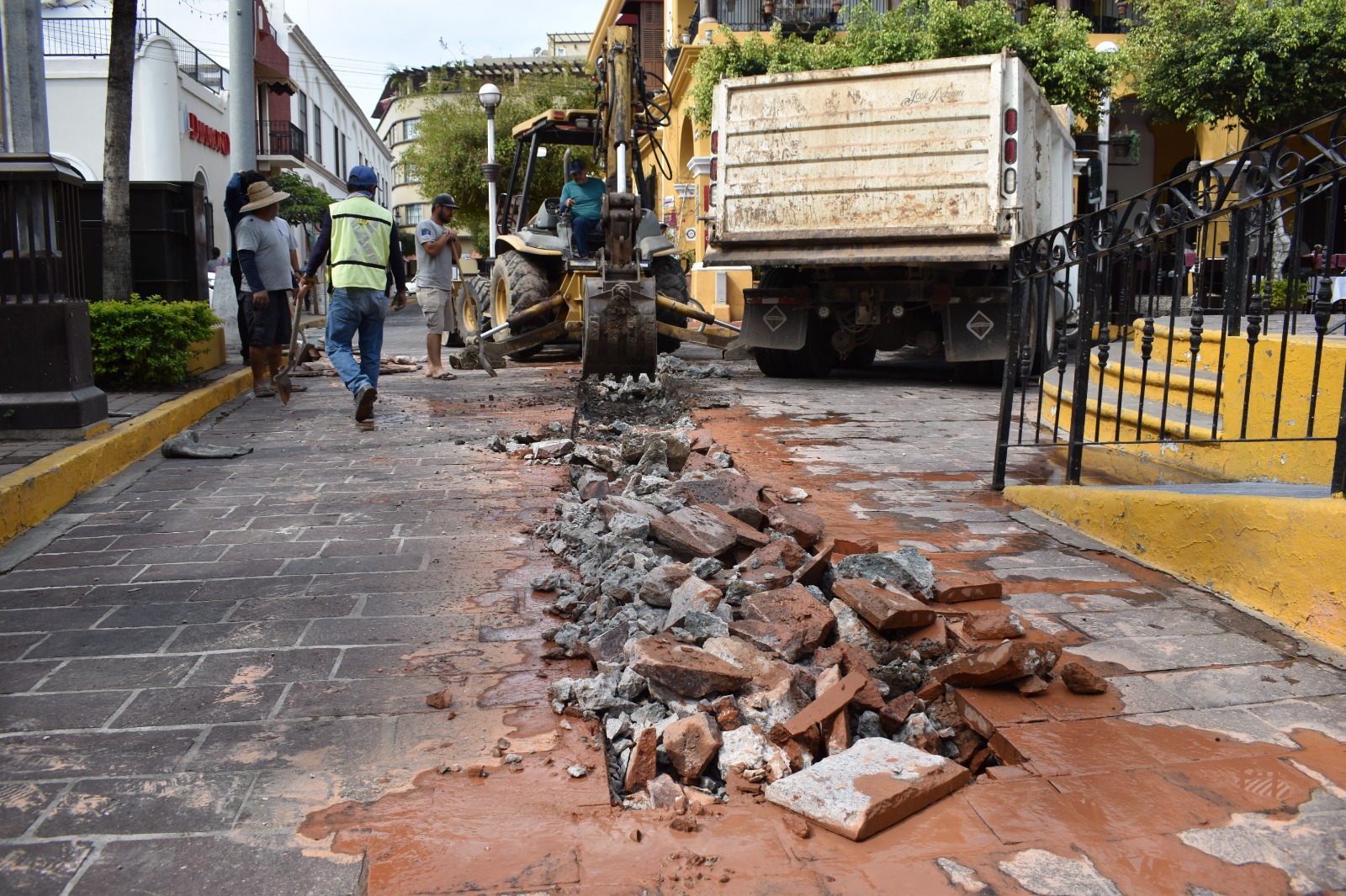 Desaparece tubería de drenaje del Centro Histórico de Mazatlán, Jumapam la repone