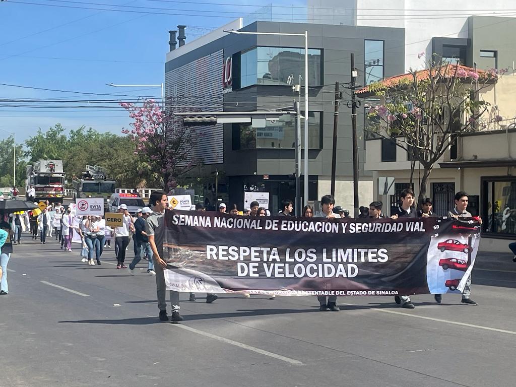 ¡Buscan prevenir tragedias! Desfilan en Culiacán por la concientización vial