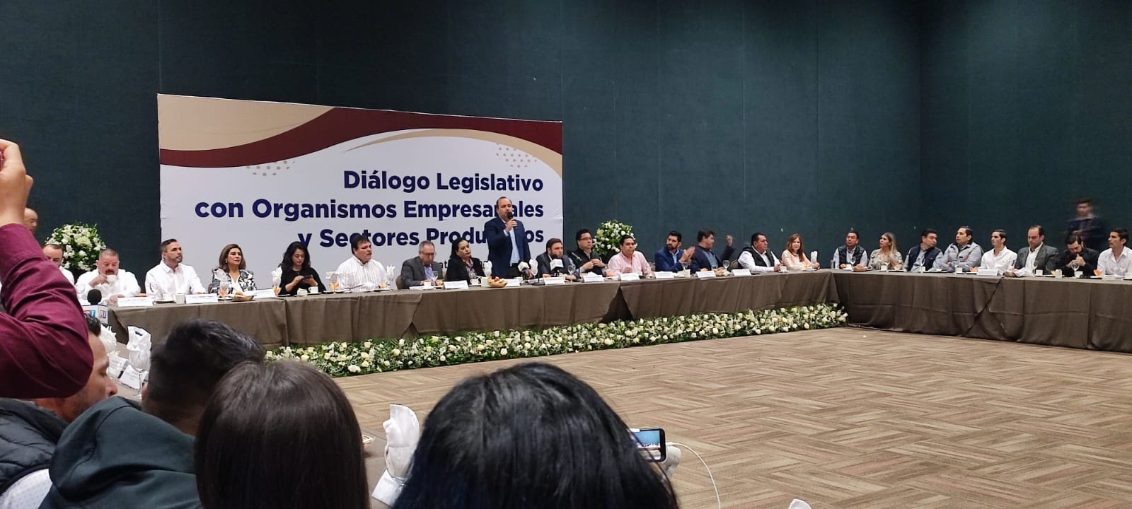 En un mismo encuentro, diputados y sectores productivos analizan retos para el desarrollo de Mazatlán