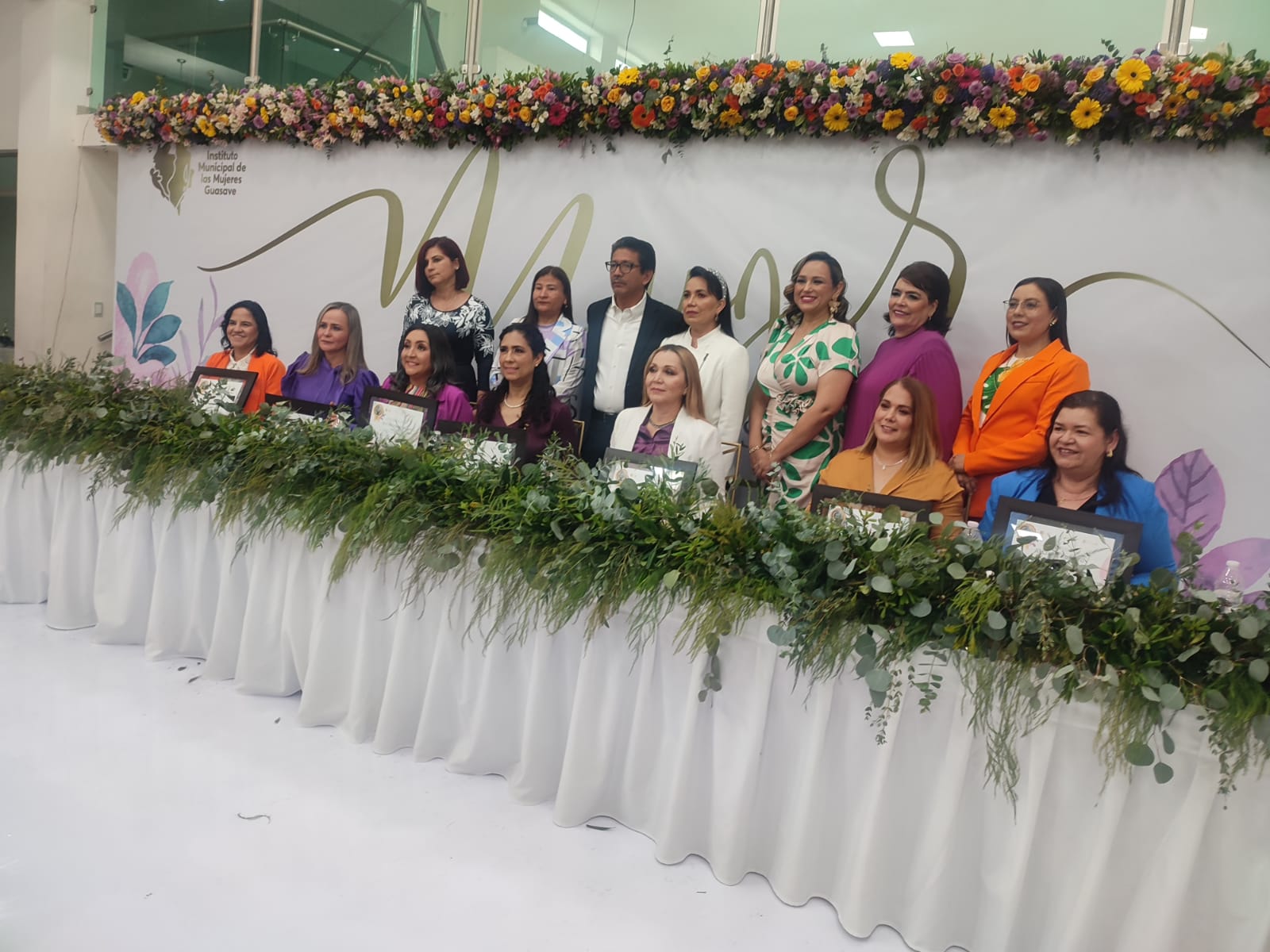 Distinguen a las galardonadas con el ‘Premio Mujer Guasavense 2023’; ofrecen minuto de silencio por víctimas de feminicidio