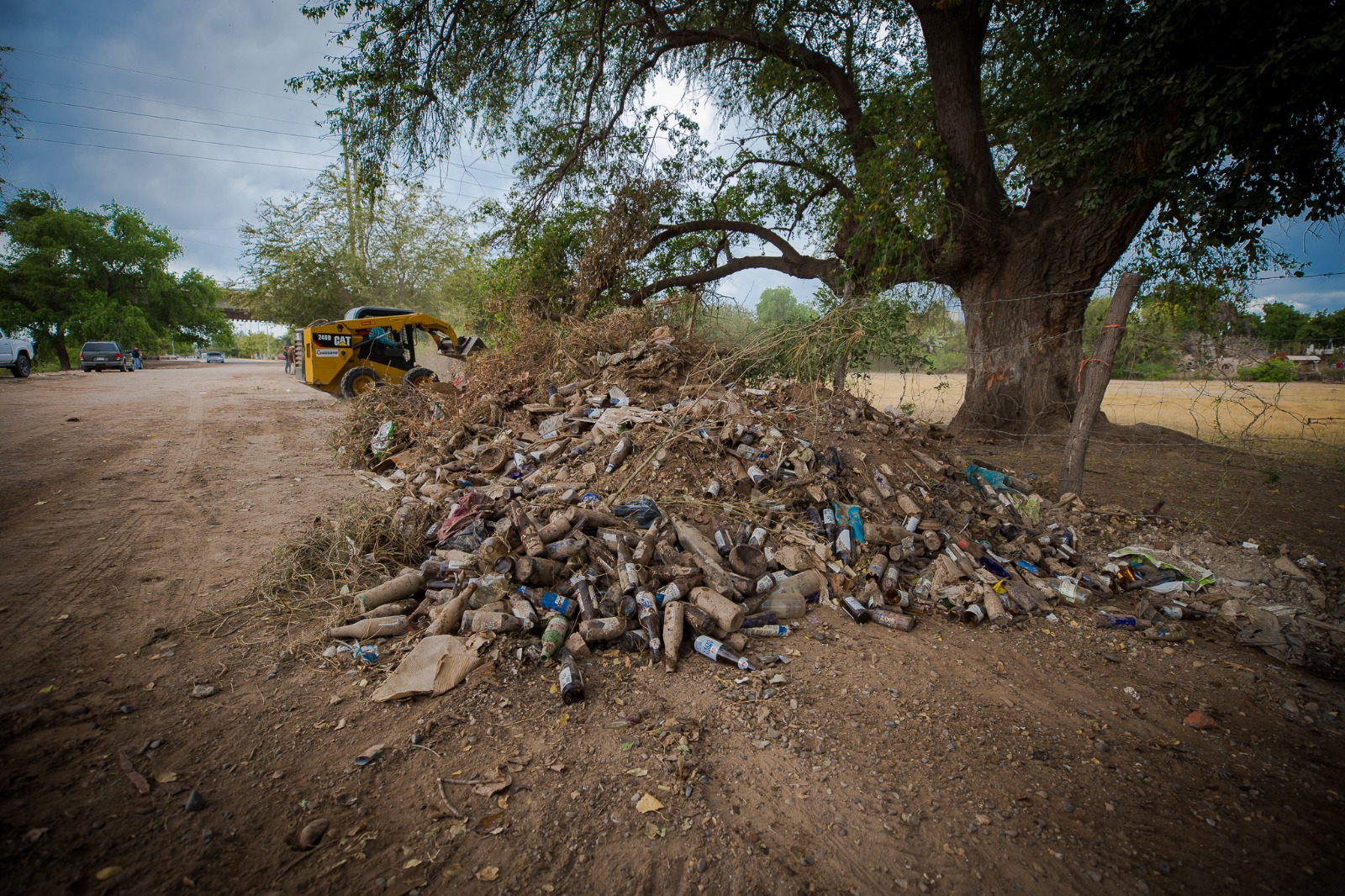 ¡Por favor no tire basura al río! Ecología ha retirado miles de botellas en jornada de limpieza
