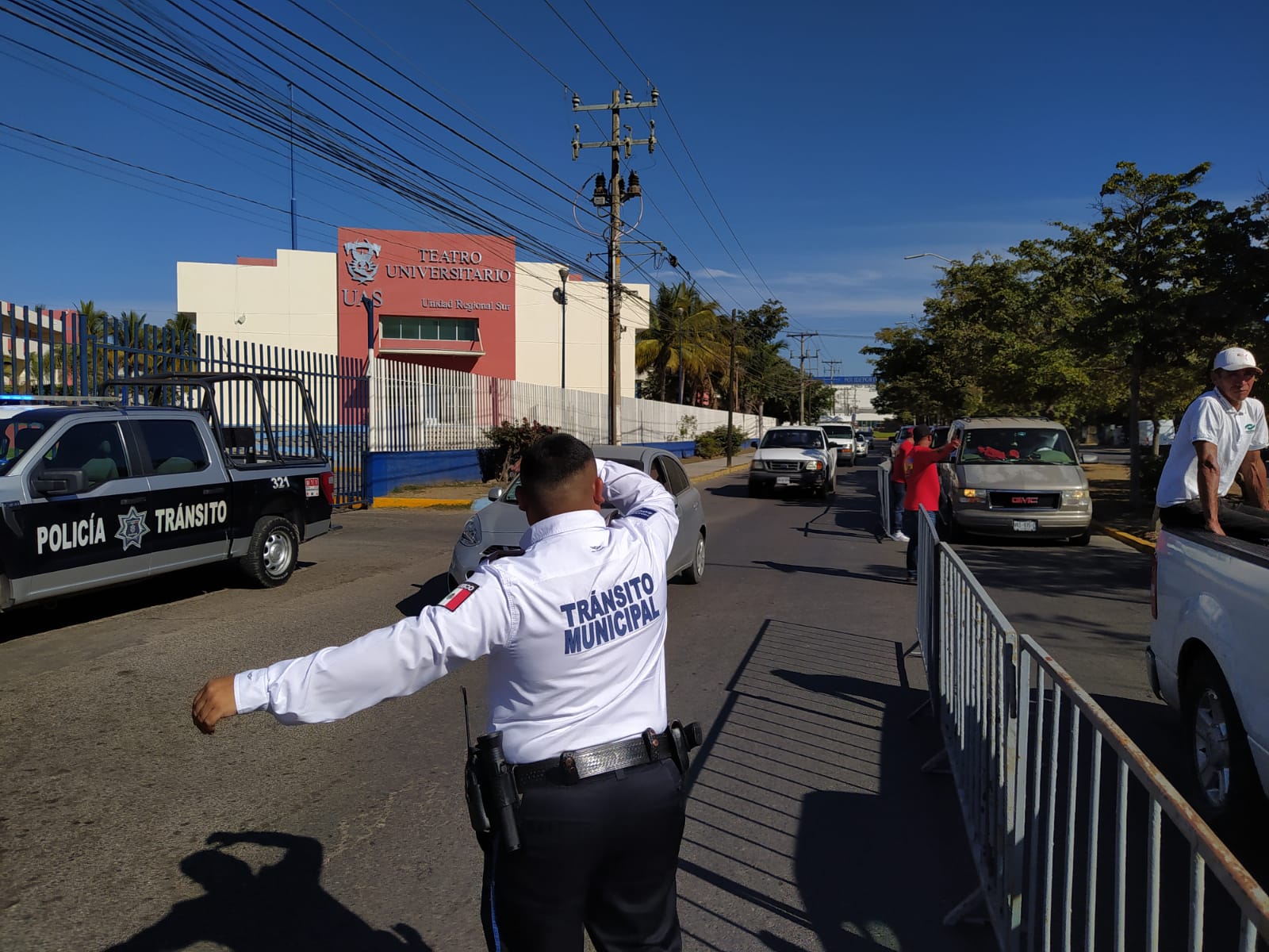 El caos vial obliga a reabrir un carril que fue cerrado tras el evento de ‘La Semana de la Troca’
