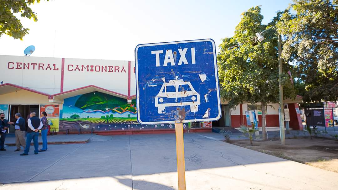‘De por sí no vendíamos, ahora menos’; truenan locatarios de la Central Camionera de Guasave por cobro de estacionamiento