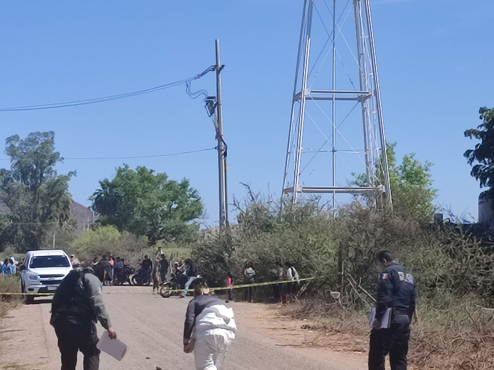 En medio de milpas localizan a un hombre sin vida; presumen fue muerto en riña