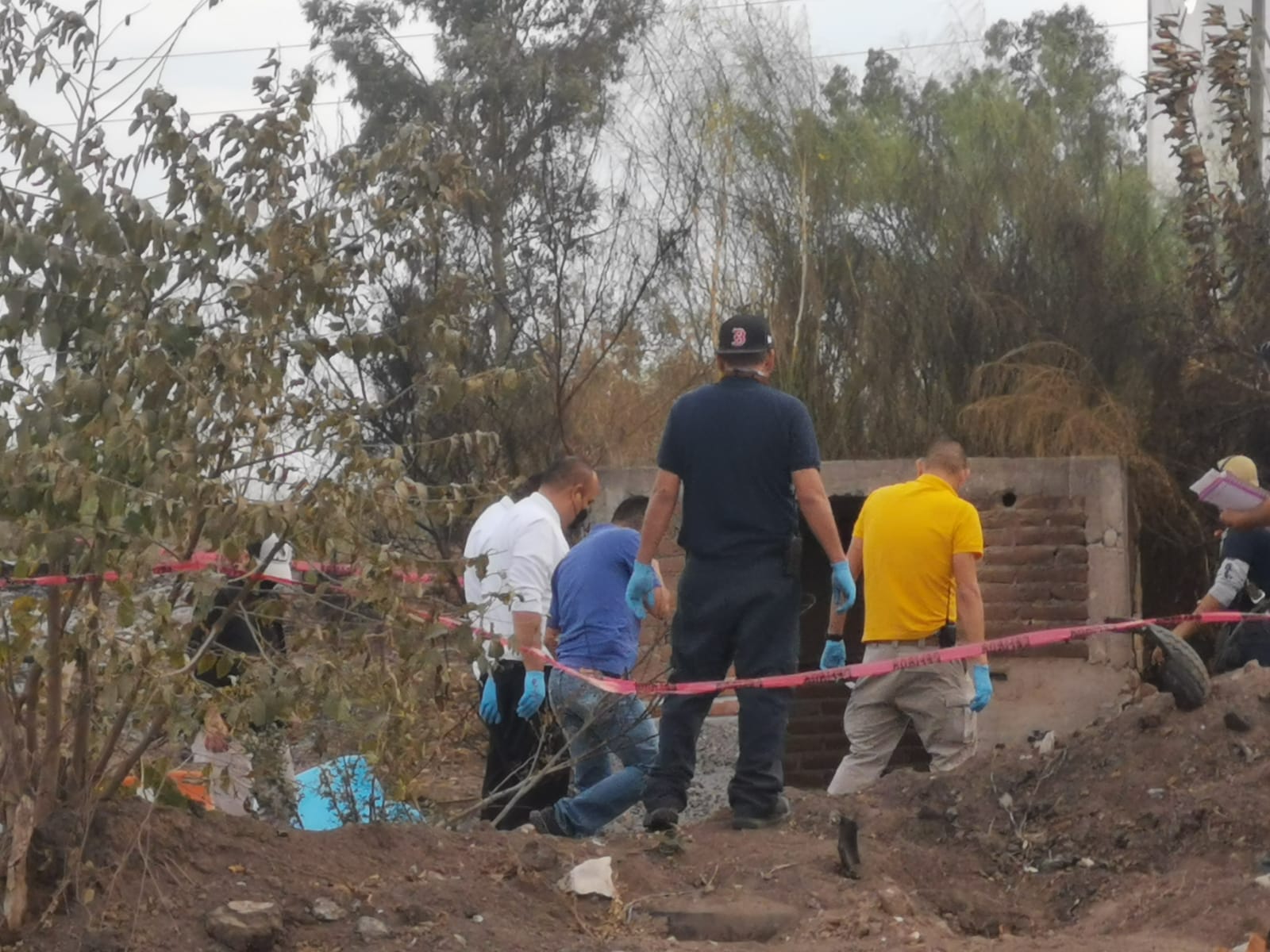 Encuentran sin vida a un hombre dentro de un pozo a las orillas de la carretera México 15 en Ahome
