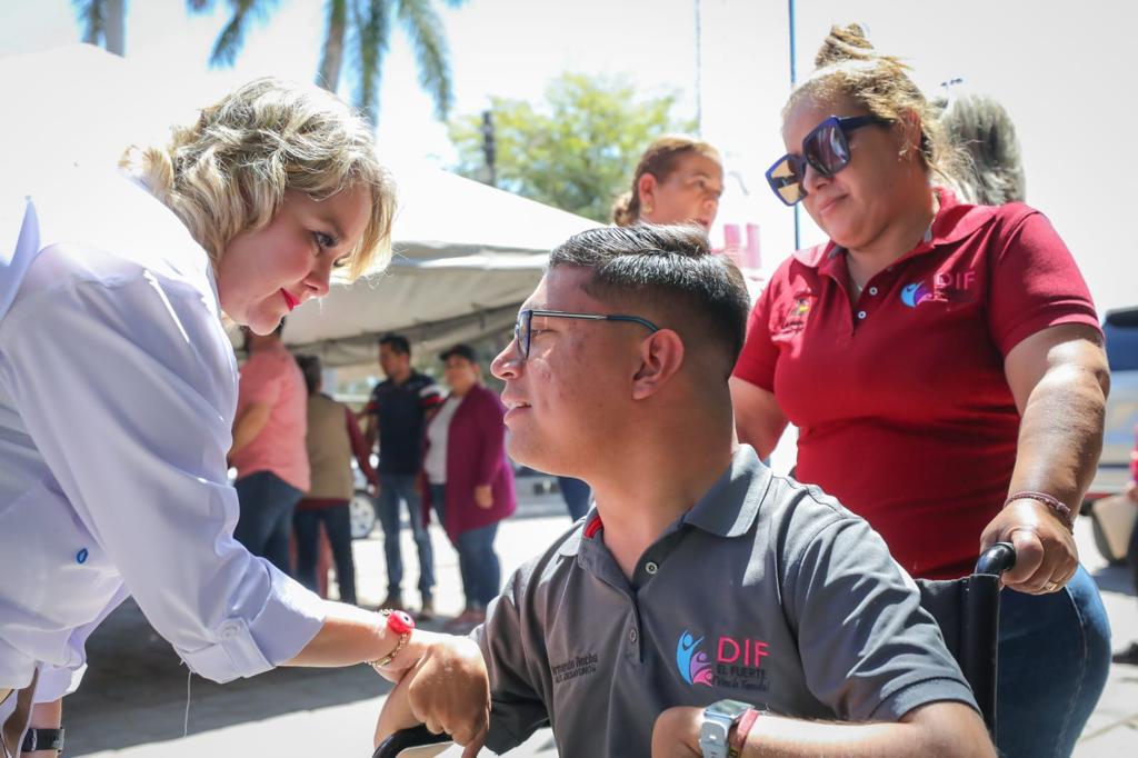 Eneyda Rocha entrega en El Fuerte unidades básicas de rehabilitación