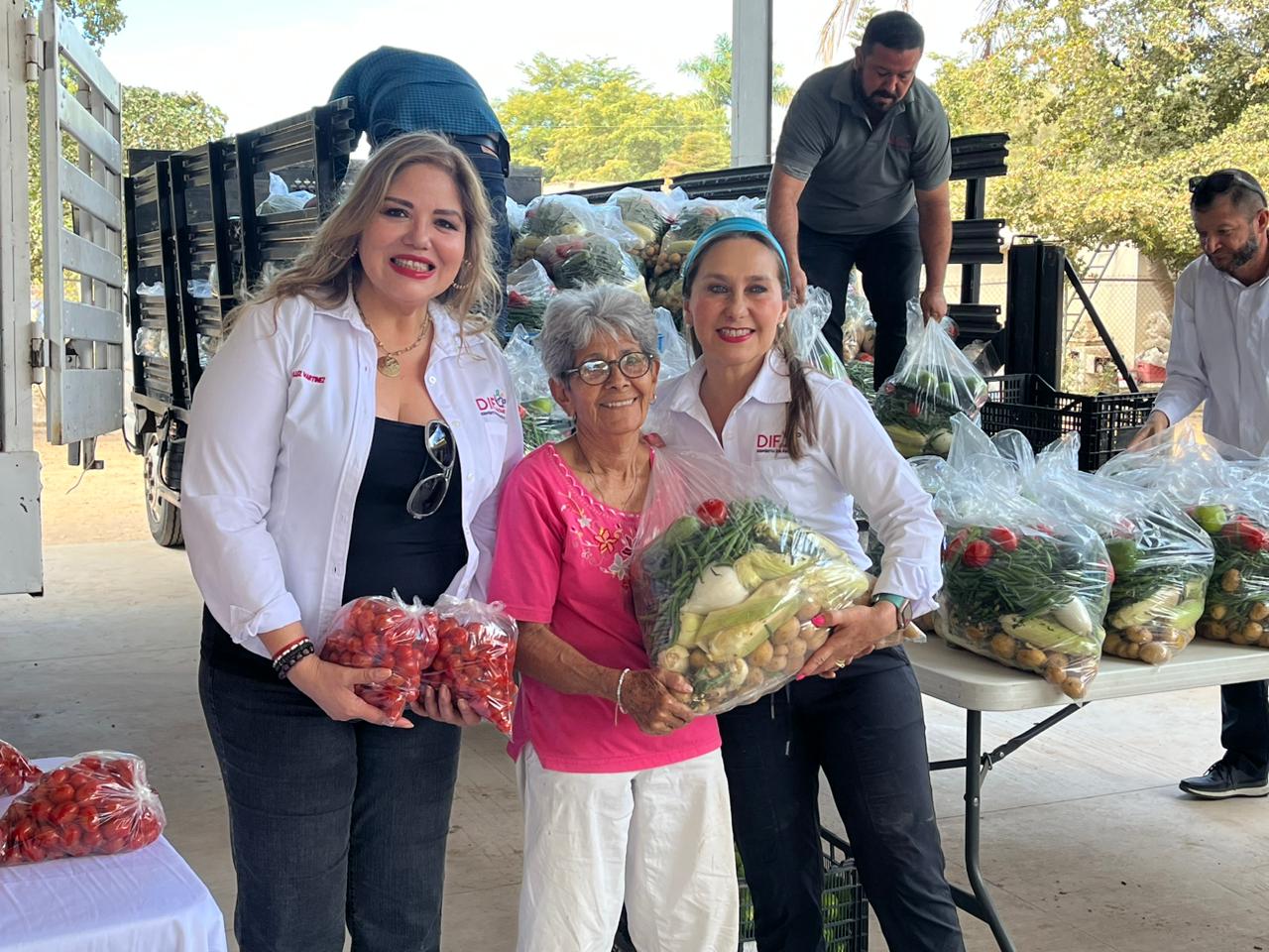 Entrega DIF Ahome pescado, pollo y verduras a familias necesitadas como parte de la ‘Cuaresma DIFerente’
