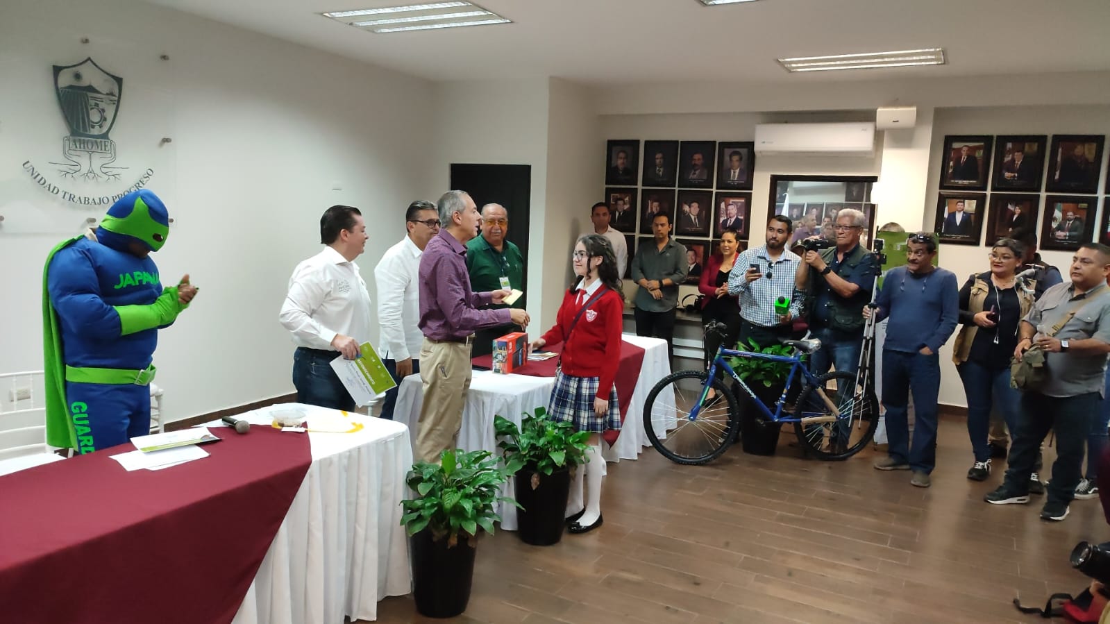 Entrega Japama premios y estímulos a niños, adolescentes y jóvenes del concurso Dibujagua y Tik Tok