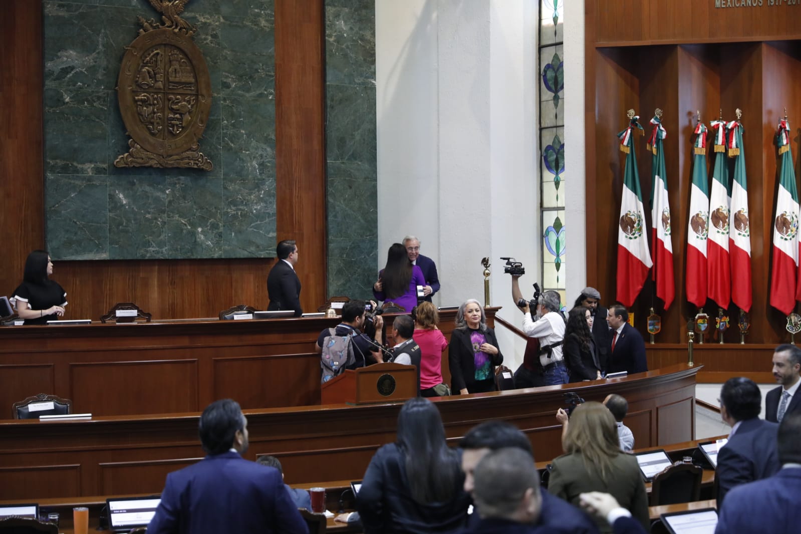 Entrega Congreso a Ofelia López Mejía la medalla ´Dra. Norma Corona Sapién´