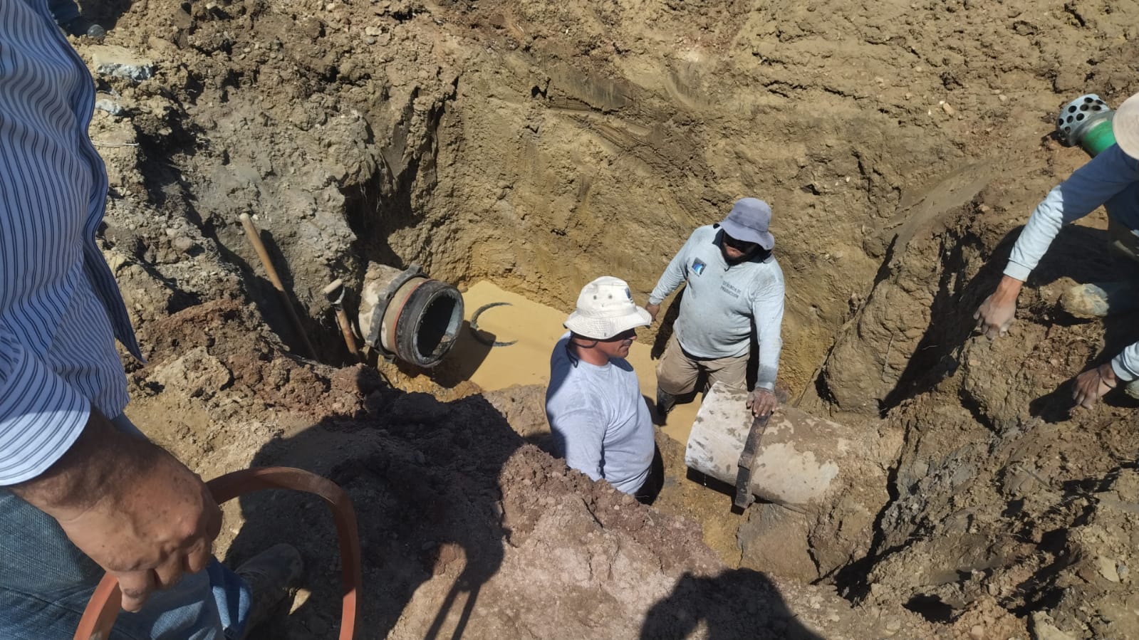 Error de constructora en Estero del Yugo obliga a remplazo de tubería en Cerritos, en Mazatlán