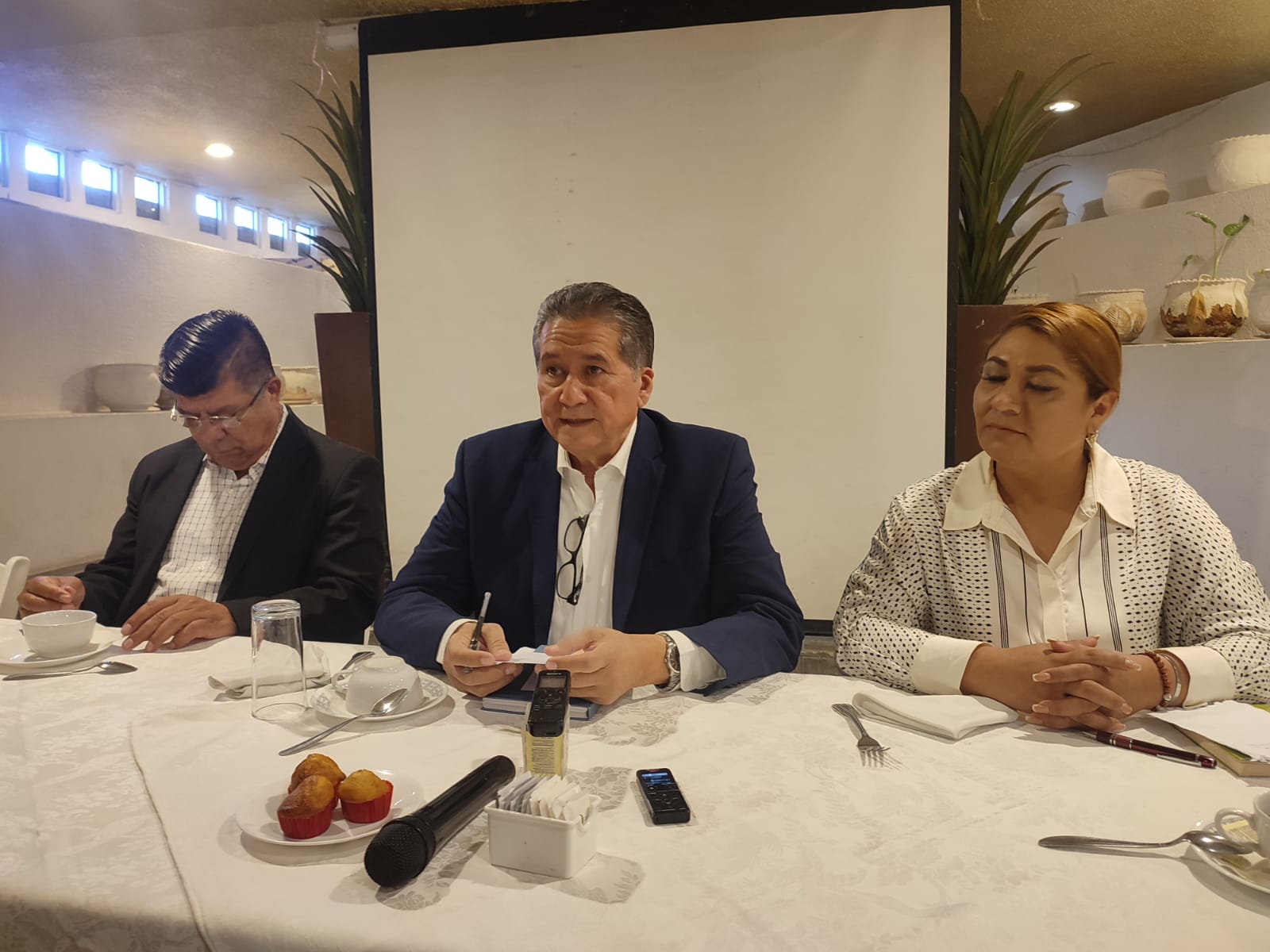 Antes de lo mediático ya había denuncia penal por robo de cheques; asegura Feliciano Castro 