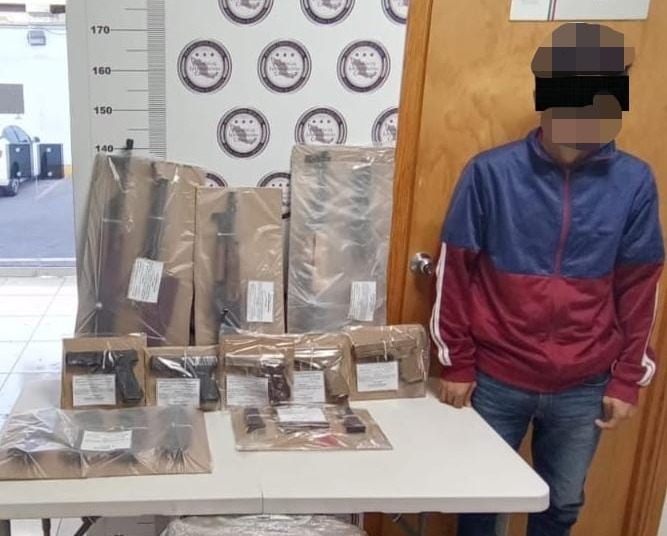 Guasavense es detenido en los límites de Sinaloa y Sonora, traía 3 armas largas y 5 armas cortas