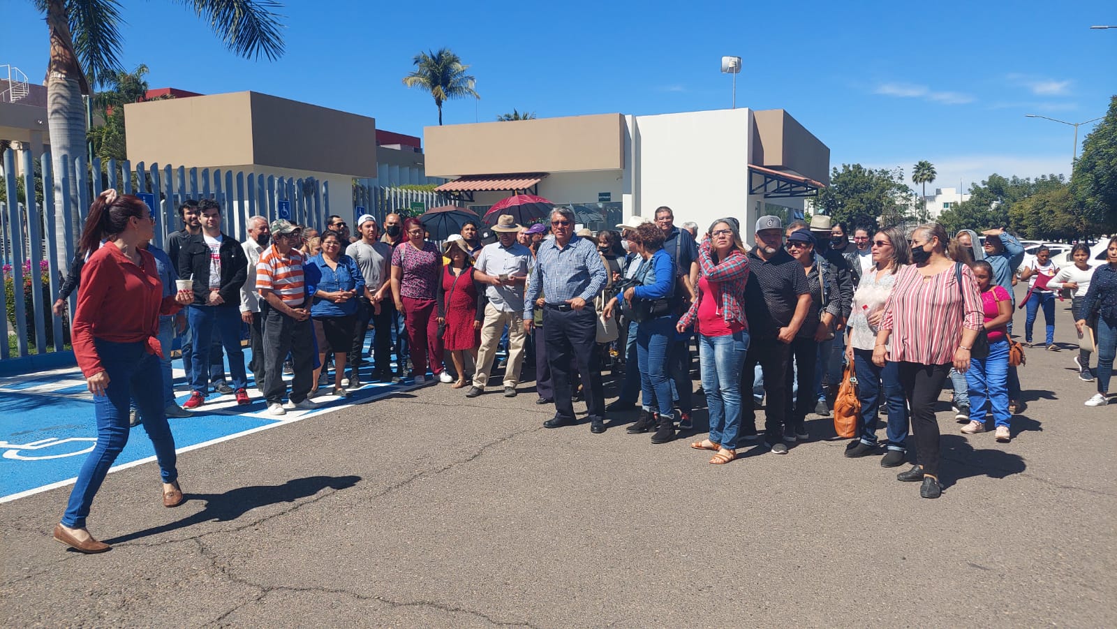 Integrantes de Rastra Social se concentran en el Congreso; piden vivienda y reserva territorial