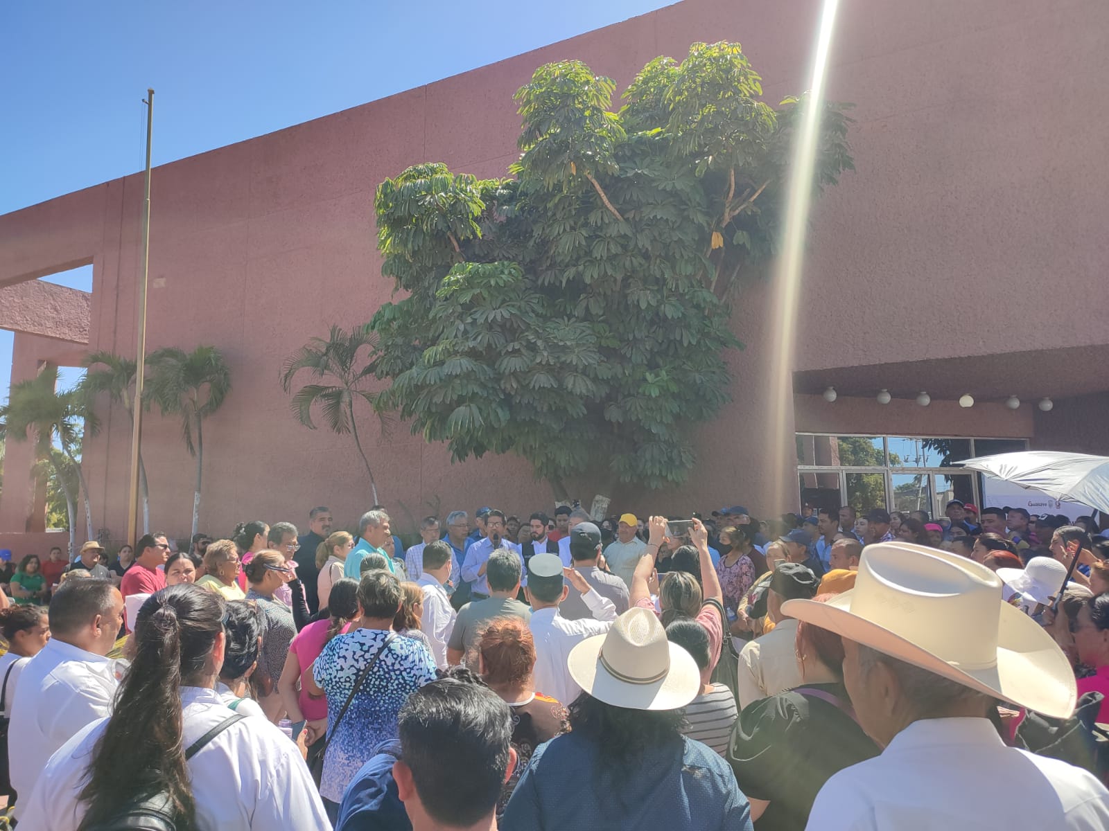 Demandantes de vivienda en Guasave y gobierno inician mesa de diálogo; acuerdan reunión en 15 días