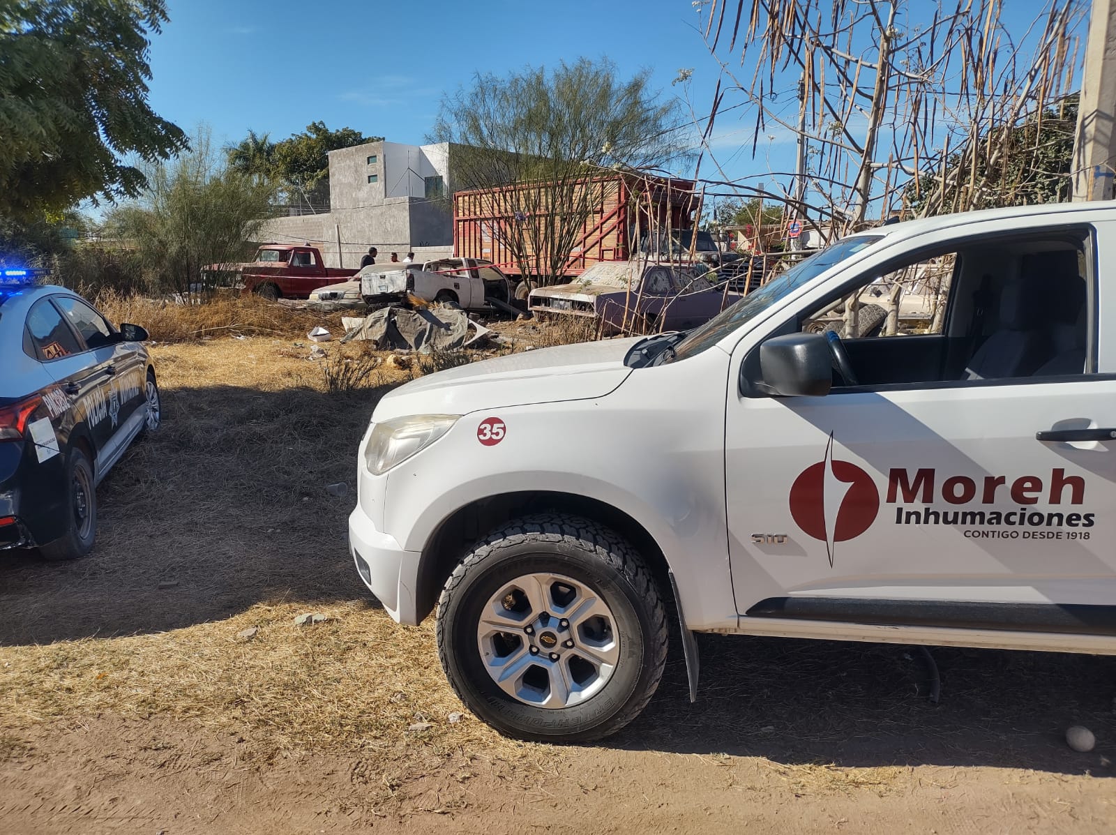 Localizan a un hombre sin vida en el interior de un vehículo en la colonia Tepeca, en Los Mochis