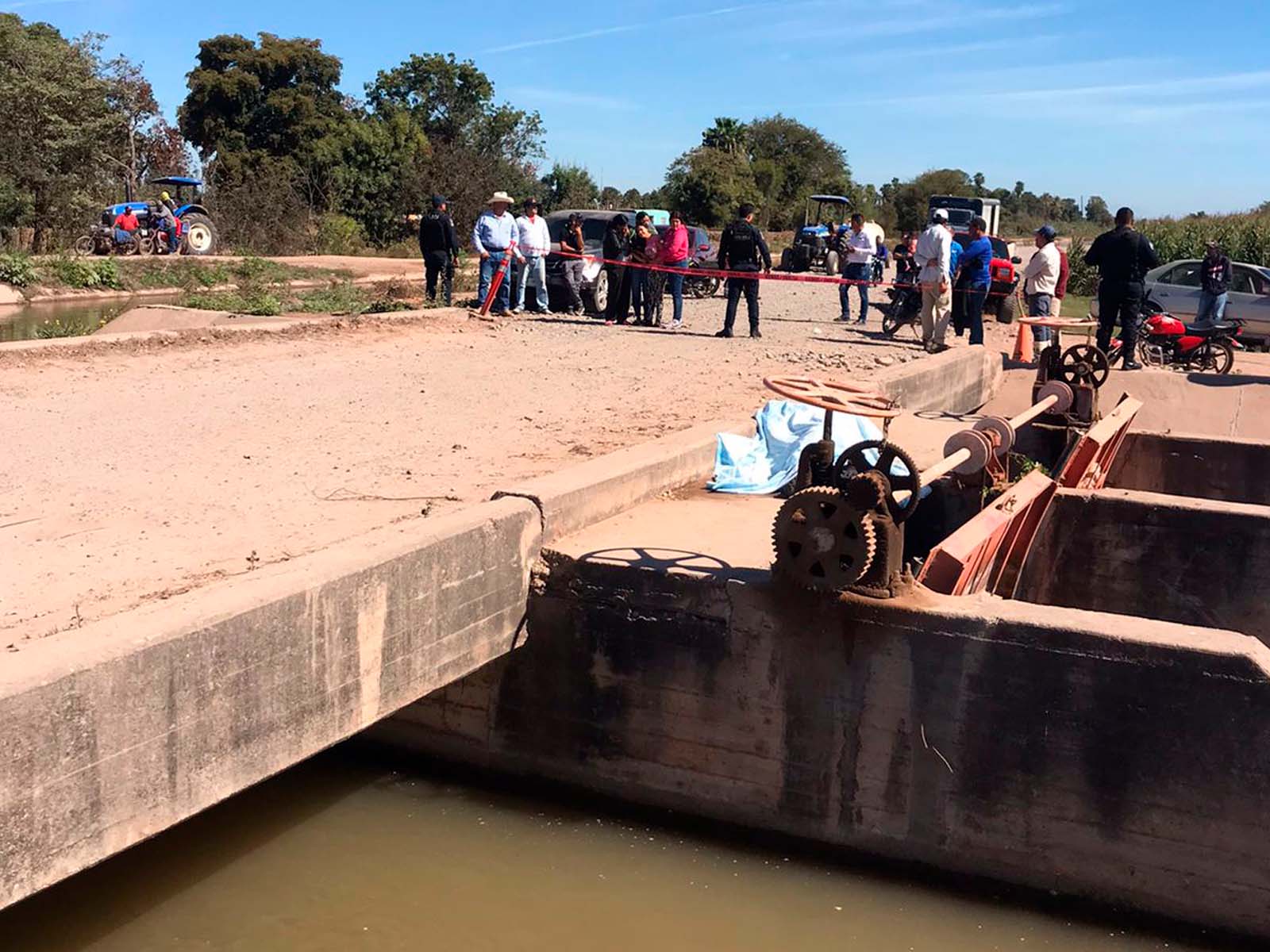 Localizan el cuerpo de un joven en el interior de un canal en San Antonio, Guasave
