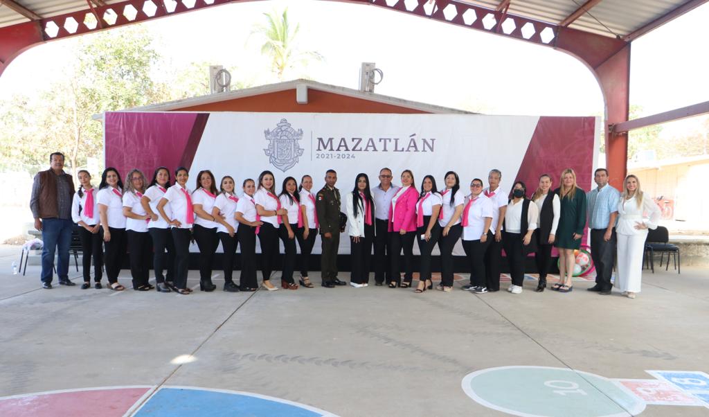 Llega el ‘Lunes Cívico’ a la primaria Constitución de 1917 en la colonia Morelos de Mazatlán