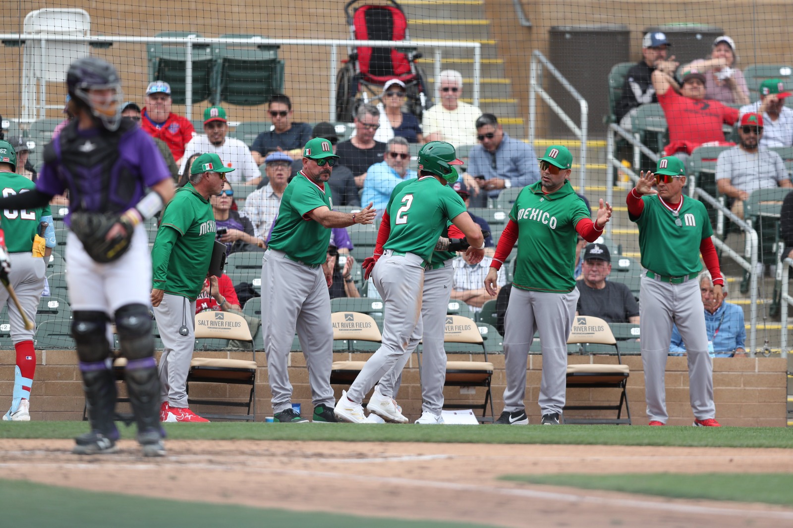México se impone 11-1 sobre los Rockies en juego de preparación