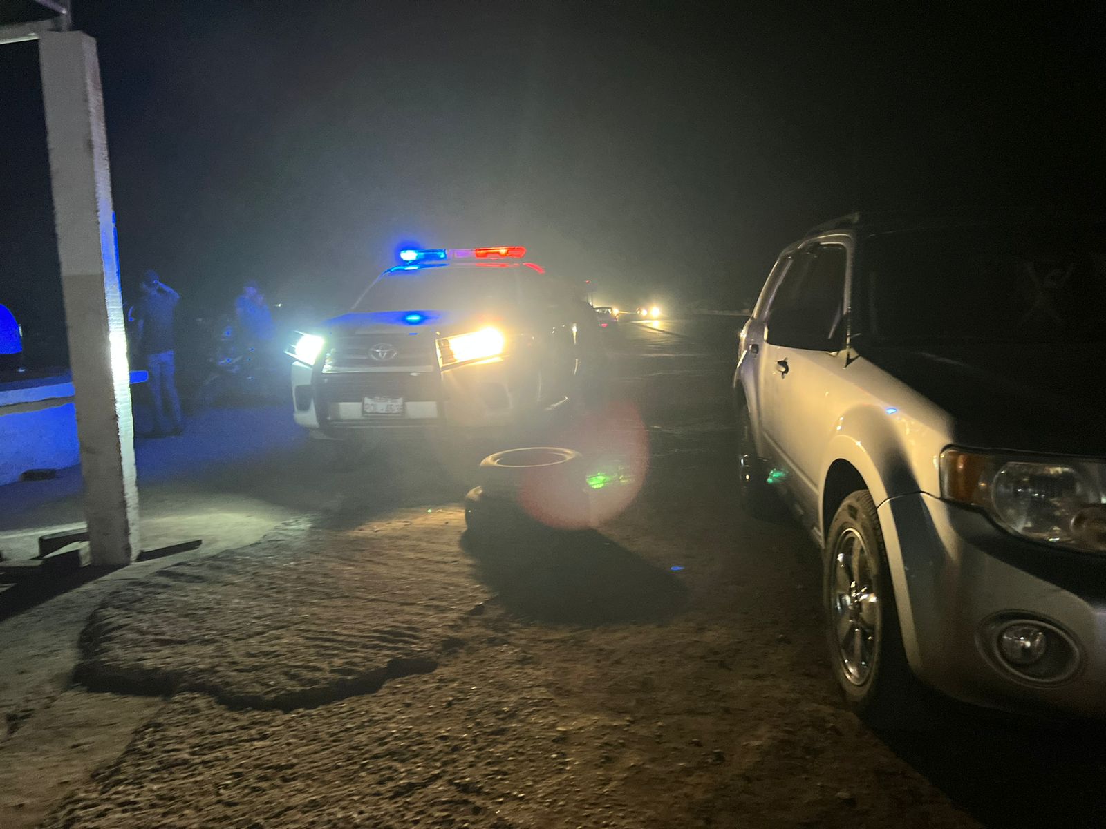 Motociclista muere camino al hospital, luego de impactarse contra la guarnición de la carretera Los Mochis-Choix