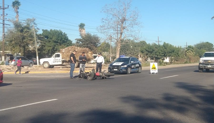 Motociclista choca contra una camioneta en la carretera estatal Mochis-Ahome
