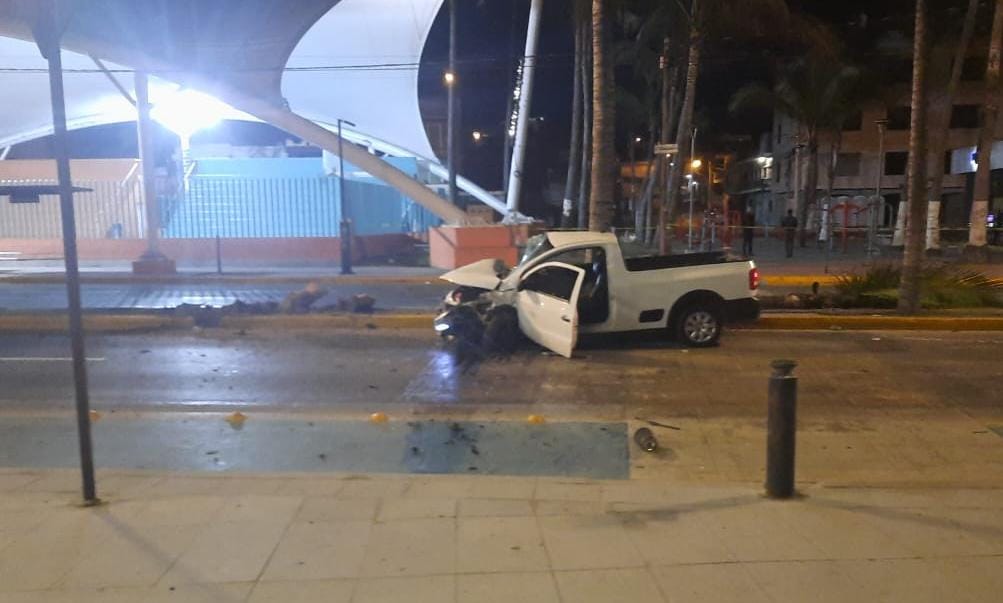 Muere mujer, en Mazatlán, al chocar contra una palmera en el Paseo Claussen