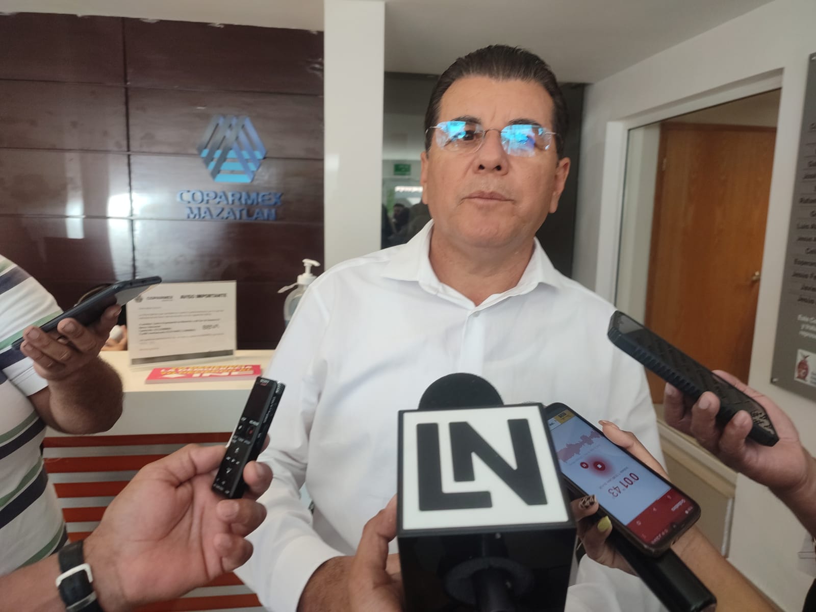 Ni lo intenten; Azteca Ligthing queda fuera para licitación de 20 mil lámparas para Mazatlán: Édgar González