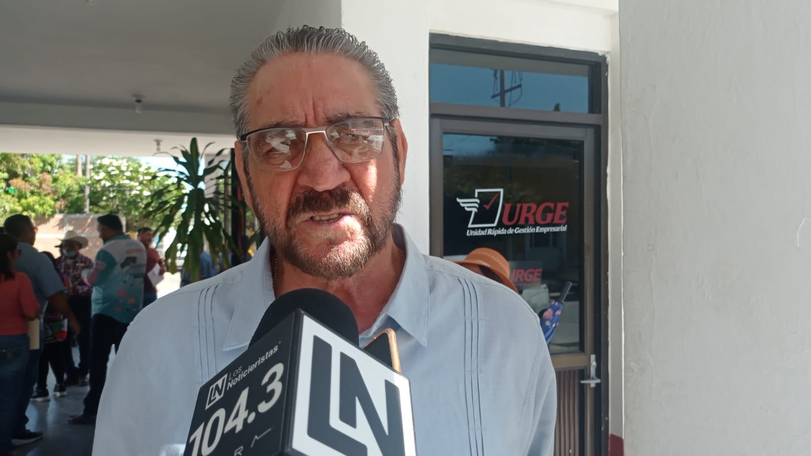 Yo me baño con esa agua de mi casa, no tengo para comprar; asegura secretario del Ayuntamiento de Choix