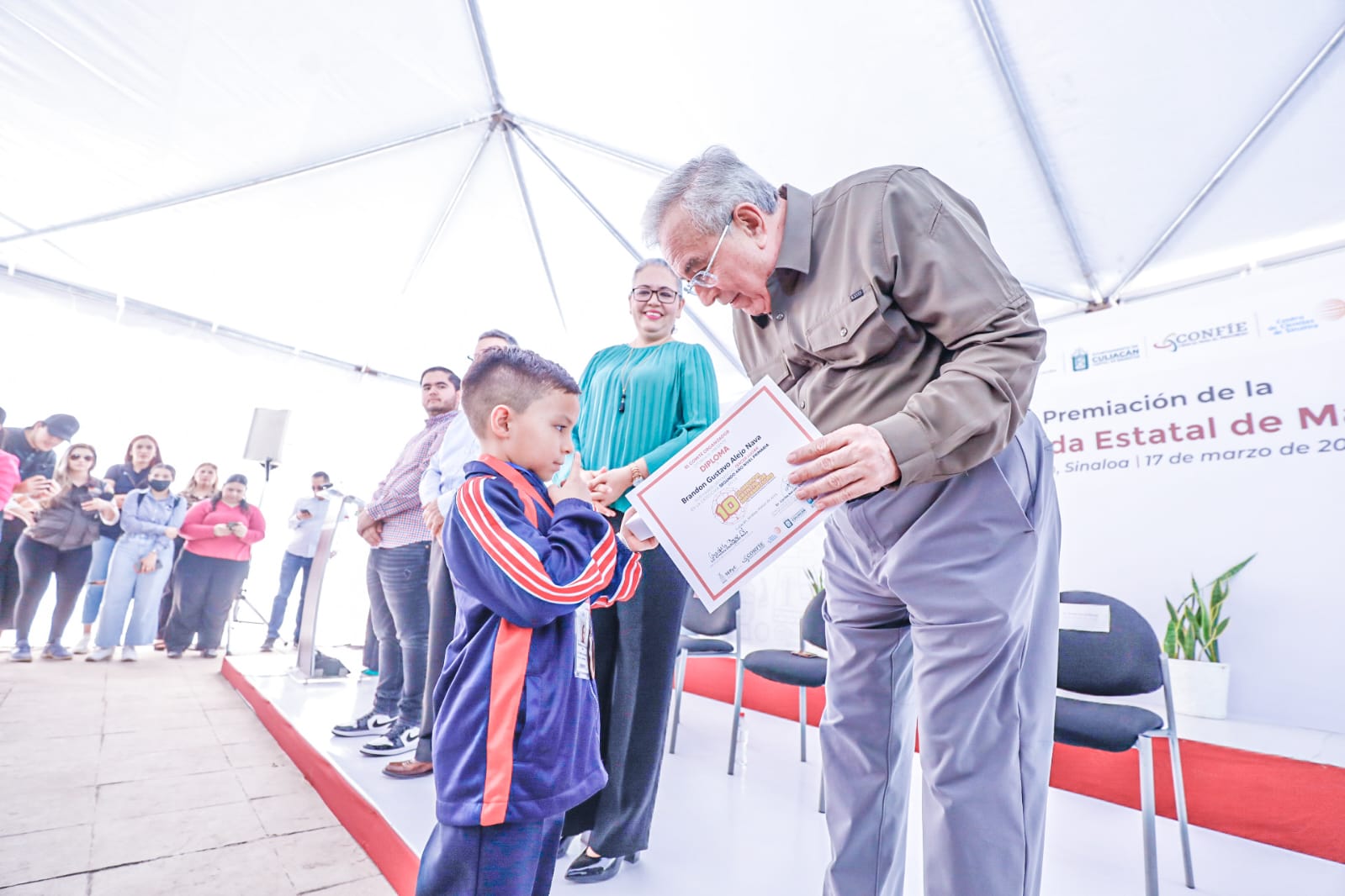 Premian a 48 estudiantes ganadores en la Décima Olimpiada Estatal de Matemáticas; 16 de ellos competirán en Querétaro