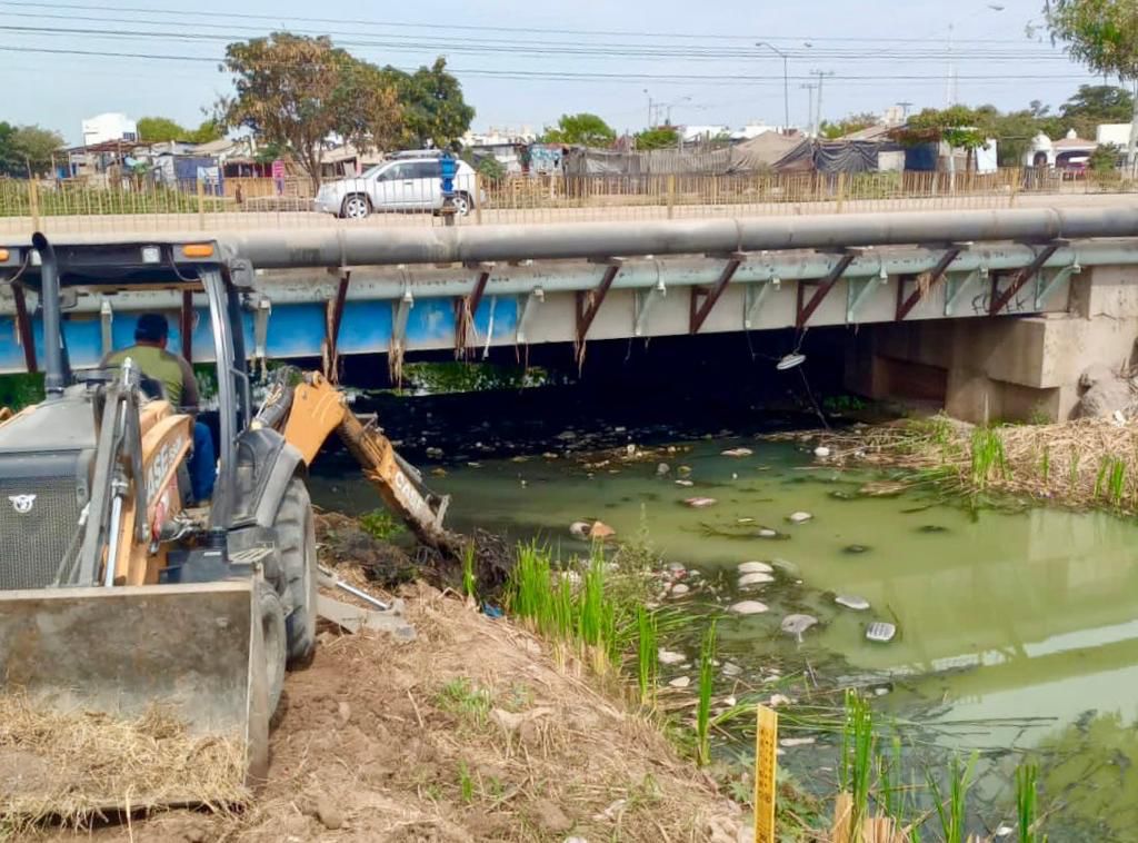 Previo a la temporada de lluvias, arranca limpieza de canales en Mazatlán