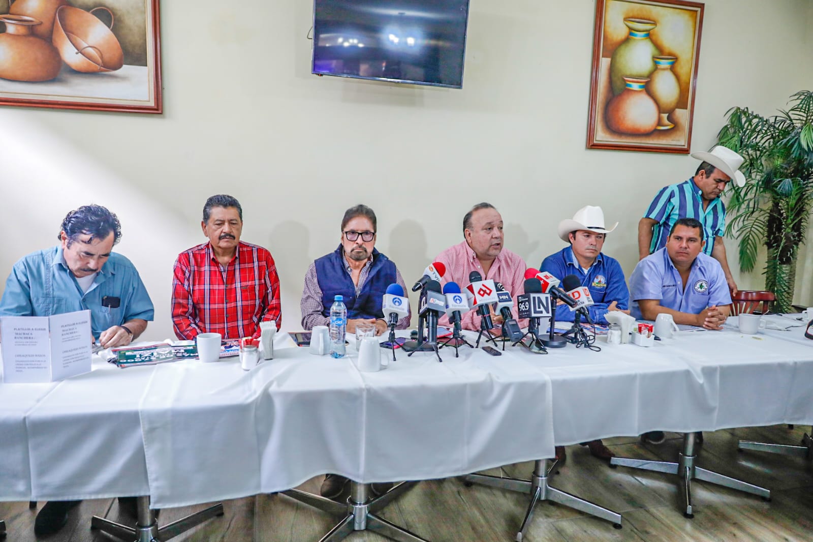 Será manifestación pacífica; productores esperarán a AMLO en caseta de Costa Rica este sábado