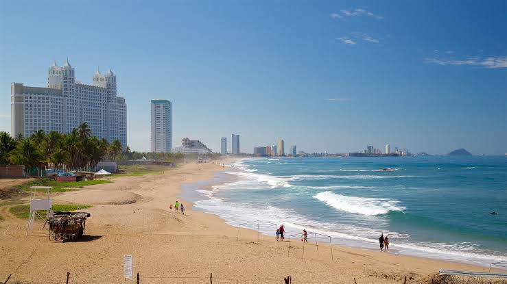 ¿Qué estados y ciudades están invirtiendo en proyectos inmobiliarios turísticos en Mazatlán?