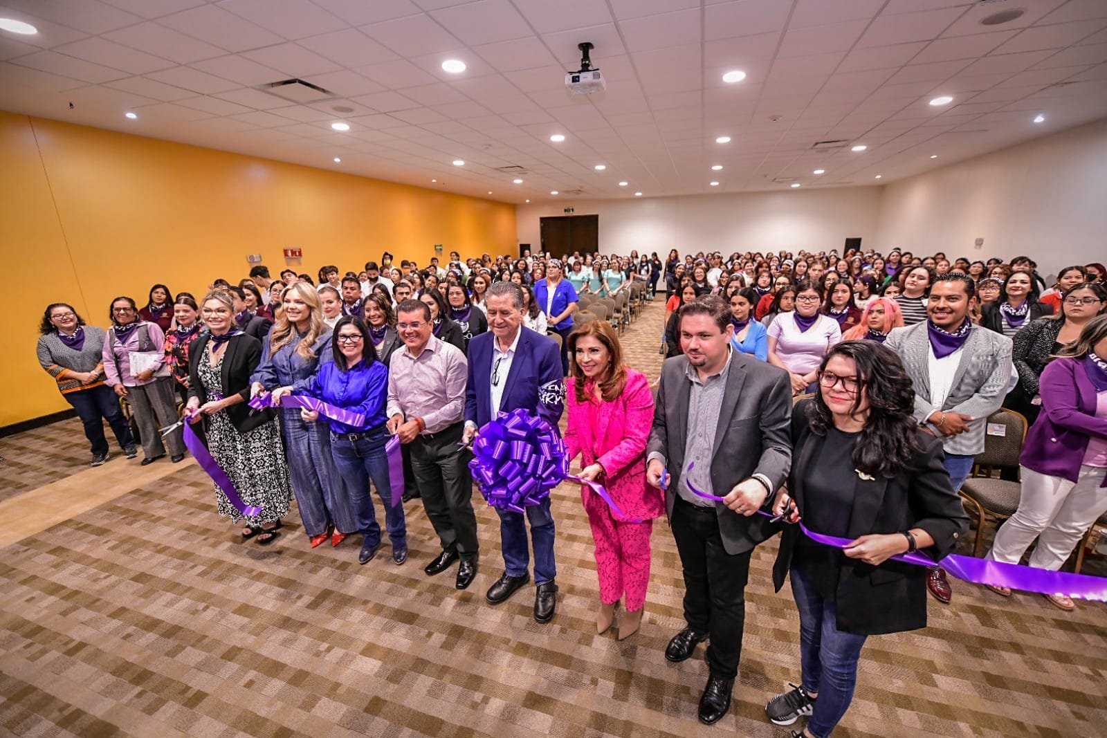 Realizan en Mazatlán la agenda ’64 púrpura’ en pro de los derechos de las mujeres