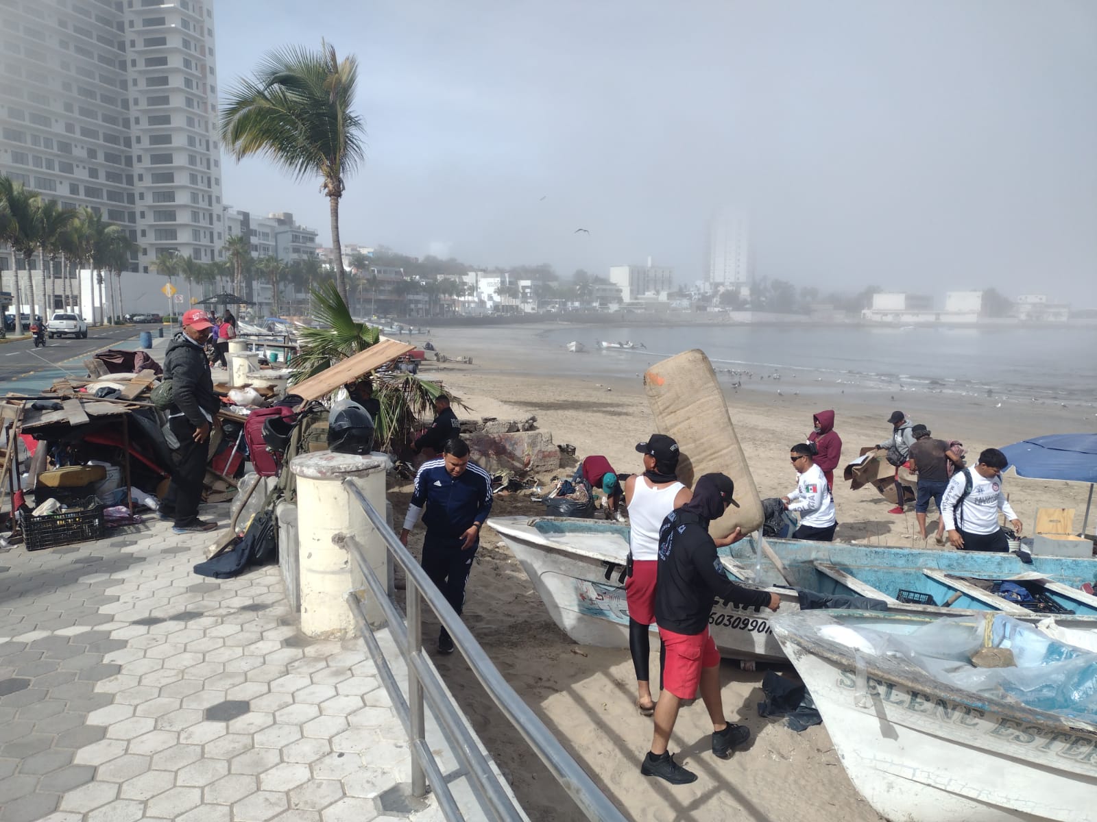 Retiran cinco toneladas de basura de las playas de Mazatlán