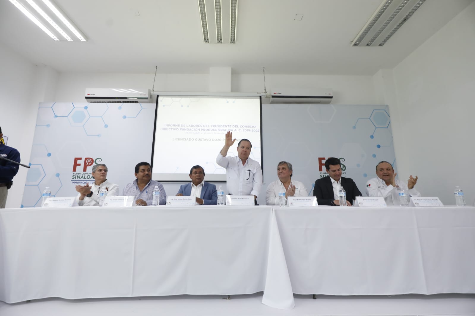Rinde Gustavo Rojo Placencia informe como presidente de Fundación Produce Sinaloa; Marte Vega lo sucede en el cargo
