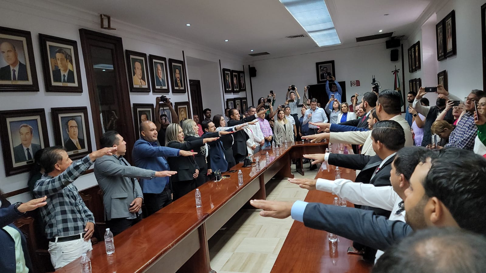 Rinden protesta síndicos de Culiacán