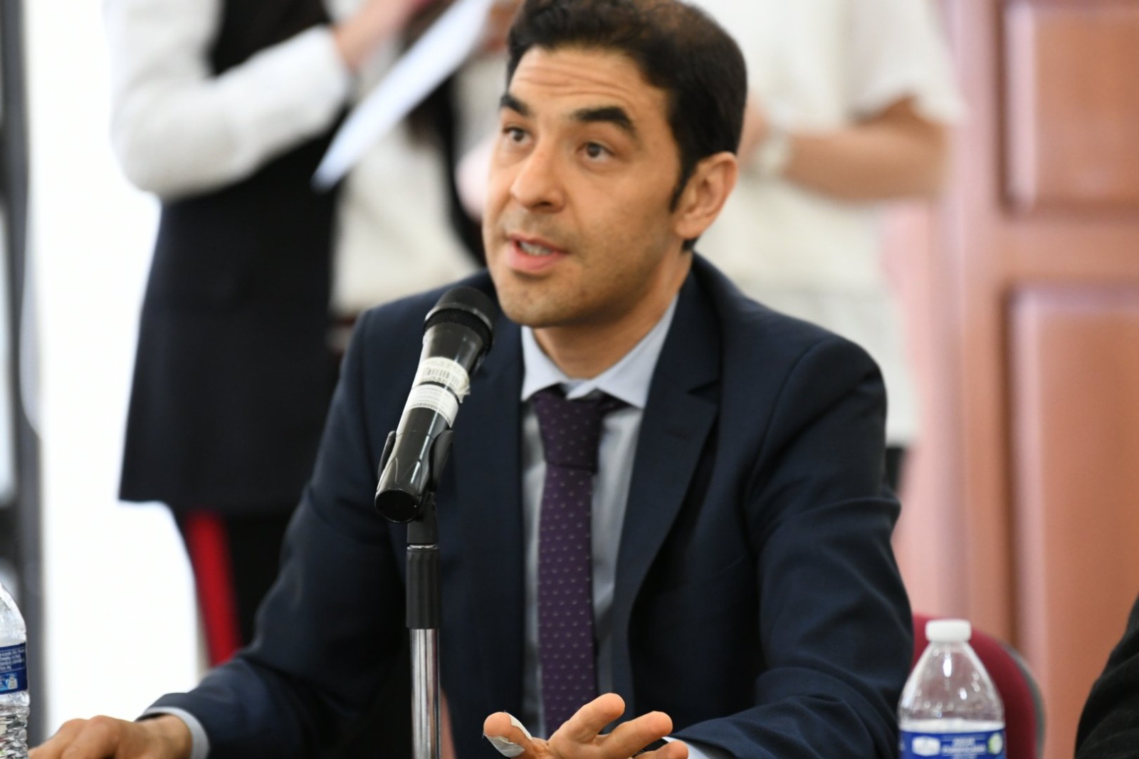 Corrupción no tiene nada que ver con colores, se da por incentivos normativos: Roberto Moreno