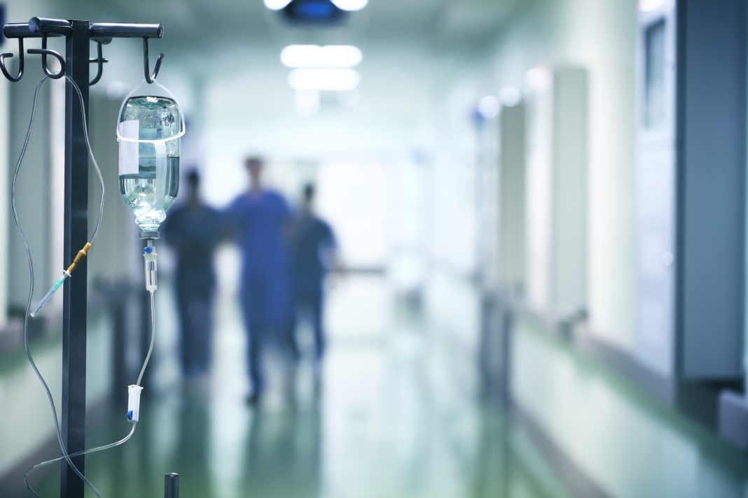 Hombre resultó herido de bala en Cosalá y lo trasladan en vehículo particular a un hospital de Culiacán