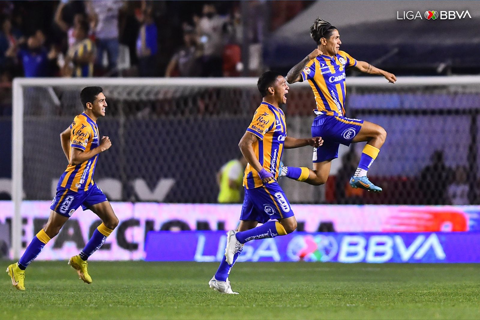 San Luis abre la fecha 11 con triunfo 2-0 sobre Gallos Blancos