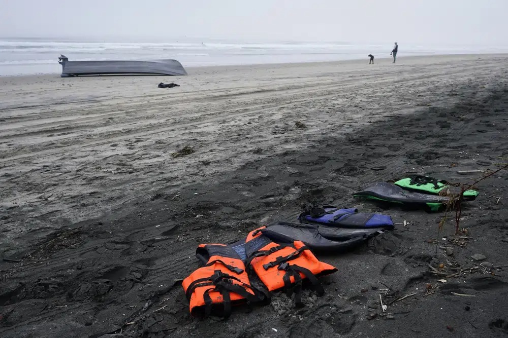 Siete mexicanos, entre los 8 migrantes fallecidos en naufragio de botes en San Diego, reporta consulado