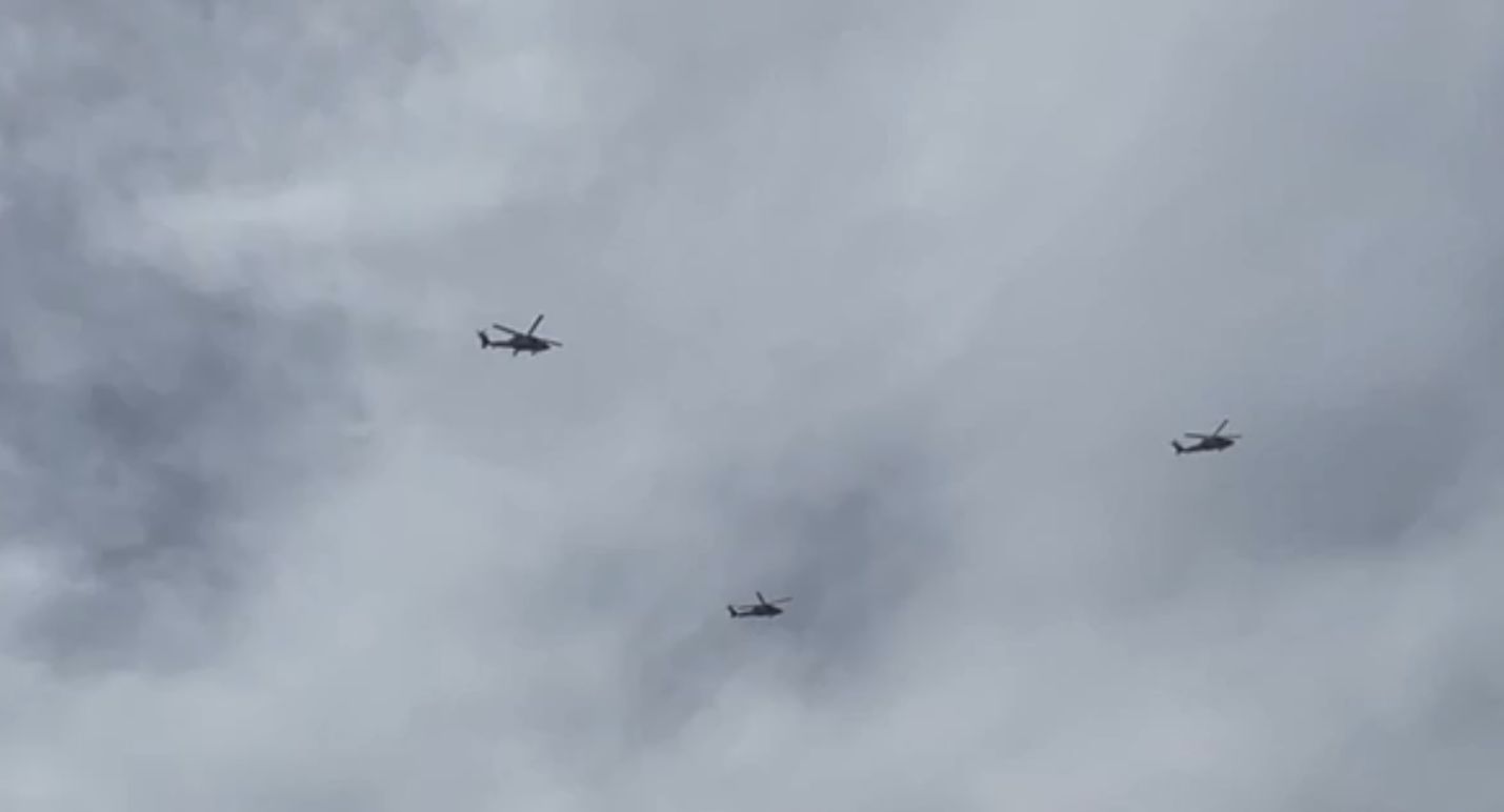 (VIDEOS) Tres helicópteros de las Fuerzas Armadas sobrevuelan la ciudad de Culiacán