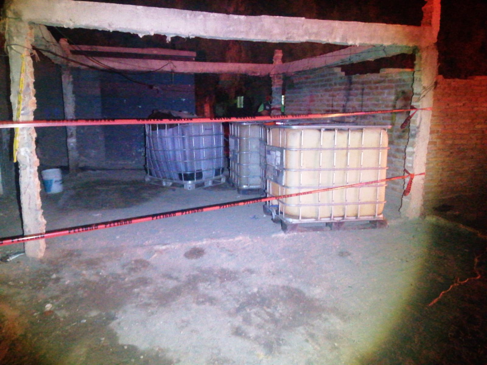 Una persona resulta lesionada tras explosión de contenedores químicos en Ahome