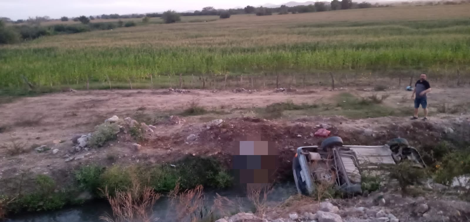 Muere adulto mayor tras volcarse en canal de Siqueros en Mazatlán