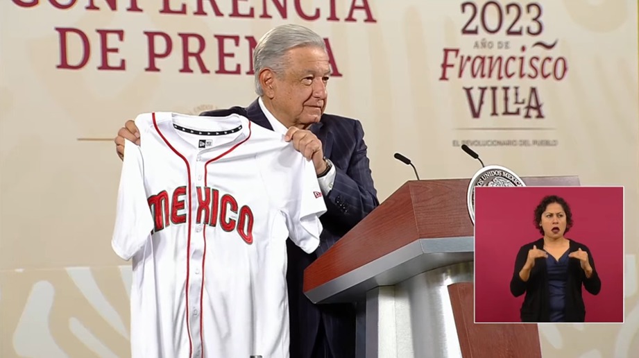 López Obrador desea que la selección mexicana de beisbol ‘cepille’ a Colombia