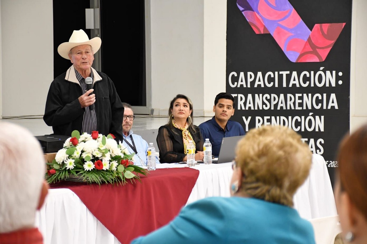 Capacitan a funcionarios del Ayuntamiento de Angostura sobre transparencia y rendición de cuentas